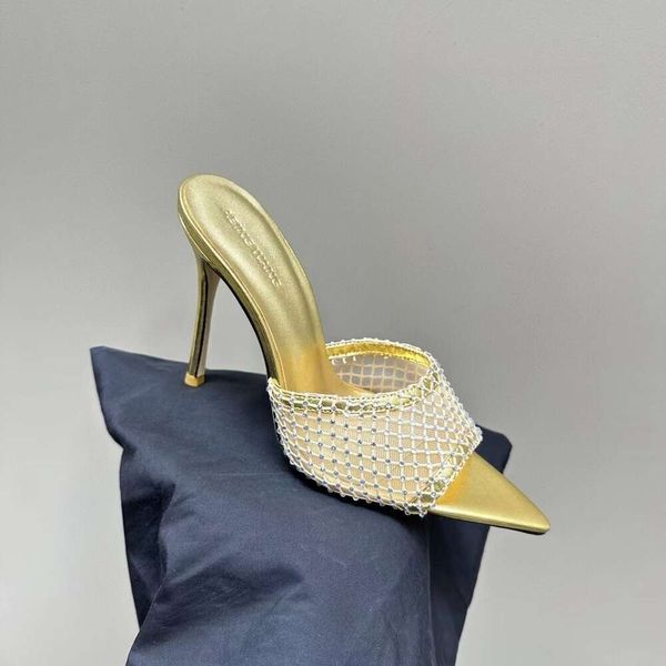 Классические 24 весенне-летних новых крутых тапочки из сетчатого материала с кристаллами и стразами и острым носком на высоком тонком каблуке для женской верхней одежды