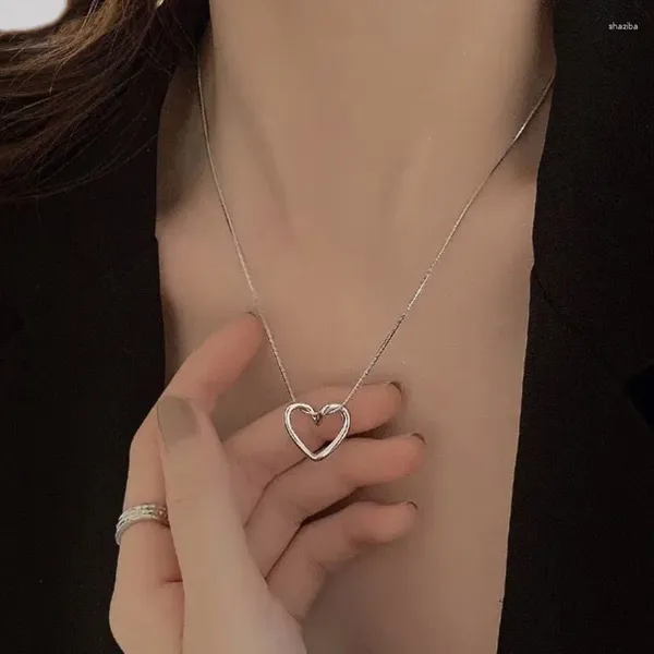 Catene Collana con ciondolo a forma di cuore opale alla moda per le donne Zircone lucido Squisita catena a lisca di pesce Clavicola Girocollo Gioielli da sposa per ragazze