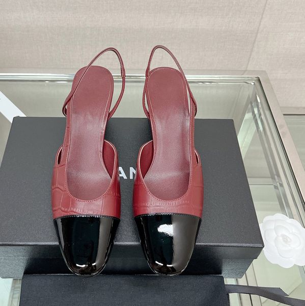 Slingbacks Tasarımcı Kadın Retro Cowhide Elbise Ayakkabı Şarap Kırmızı Kare Ayak Parçaları Tıknaz Topuk Sandalet 6.5cm İki Renk Taşı Desen Kapitone Doku Matelass Düğün Ayakkabıları