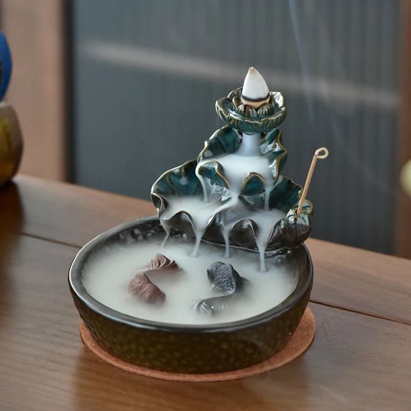 Bruciatori Stagno di Loto Riflusso Bruciatore di Incenso Pesce Fumo Cascata Incensiere Porta bastoncini di incenso in ceramica Ornamenti regalo Decorazioni per la casa creative