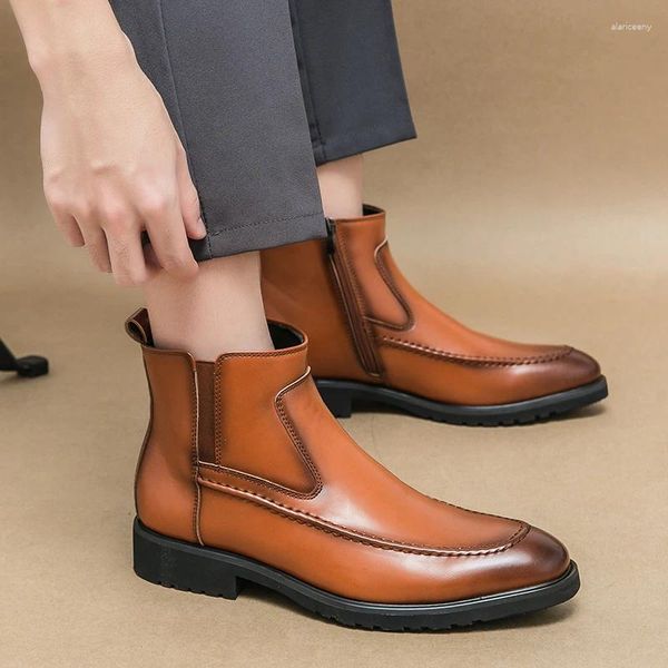 Botlar 2024 Lüks Marka İş Zarif Chelsea Deri Erkek Çift Ayakkabı Sokak Slip-On Elbise Resmi Model Moda Şovu