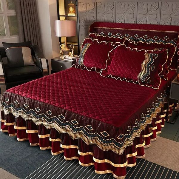 Copriletto in velluto di pizzo vintage europeo addensato copriletto king size trapuntato con morbide volant set gonna da letto Queen 240314