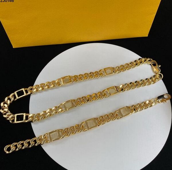 Micro incrustações de cristal Embelezamento Bracelete Mulheres gravadas f Iniciais Letra Configurações 18K Jóias de designer de ouro Birthday Birthday Festive Christmas Gifts HFS5 --06