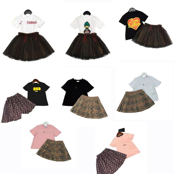 Lüks Tasarımcı Çocuk Kıyafetleri Kız Set Toddler Bella T Shirt Kısa Etek Klasik Letter SS Tasarımı Kidclothes'ten Kızlar İçin Tasarım