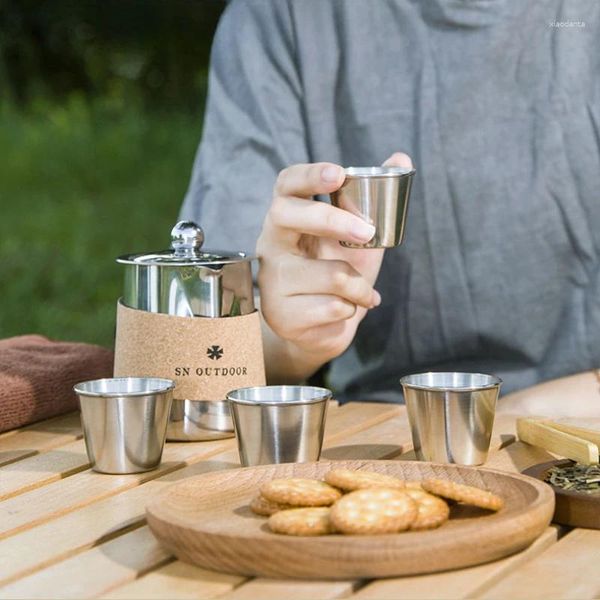 Tassen aus lebensmittelechtem Edelstahl, tragbar, für Reisen, komplette Sets von Outdoor-Tee-Set, einfaches Camping, ein Topf, vier Tassen, schnelle Tasse