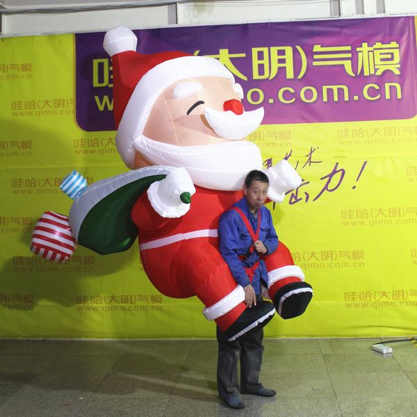 Terno inflável alto dos trajes do fantoche de 2m 6.5ft Santa com doces para a decoração exterior do Natal Insufláveis