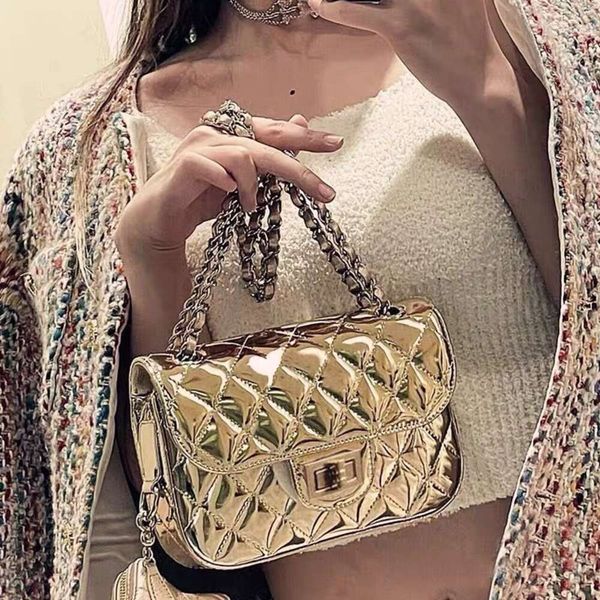 Umhängetasche Designer Hit Marke 2024 Vorfrühling Modische kleine duftende Wind One Western-Stil Exquisite Kette Lackleder Handtasche Umhängetasche Quadratische Tasche