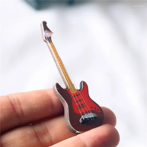 Figurine decorative Casa delle bambole Chitarra in miniatura in legno per 1/6 1/12 Strumento classico elettrico Modello Giocattolo Regalo Bambini Decorazioni per la casa