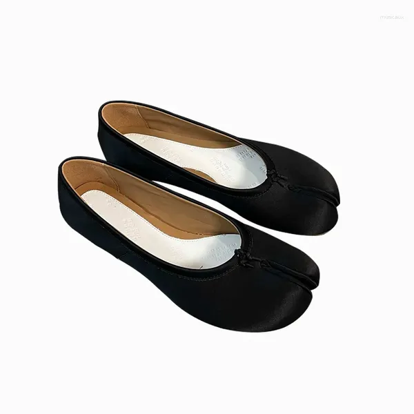 Casual Schuhe Frauen Flache Luxus Design Seide Tabi Einzigartige Split-Toe Mules Weiblichen Sommer Schuh Schaffell Innen