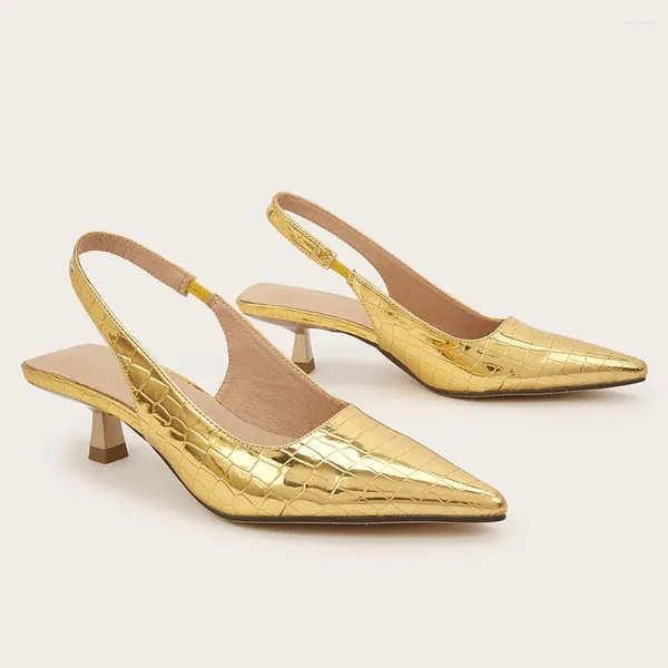 Sapatos de vestido 2024 verão feminino ouro prata pontiagudo dedo gatinho saltos estilingue bombas elegante sandália escritório senhora