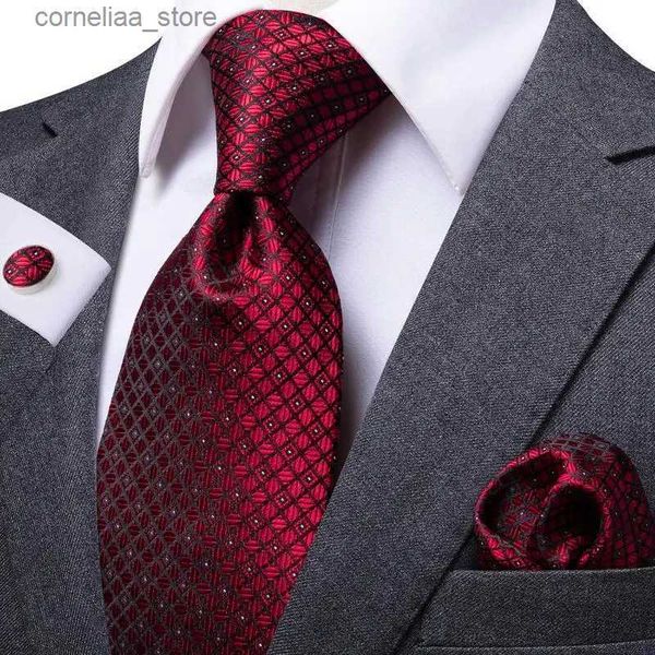 Gravatas Gravatas Gravatas Hi-Tie Designer Vermelho Borgonha Xadrez Gravata De Casamento De Seda Para Homens Handky Cufflink Presente Mens Gravata Moda Festa De Negócios Dropshiping Y240325