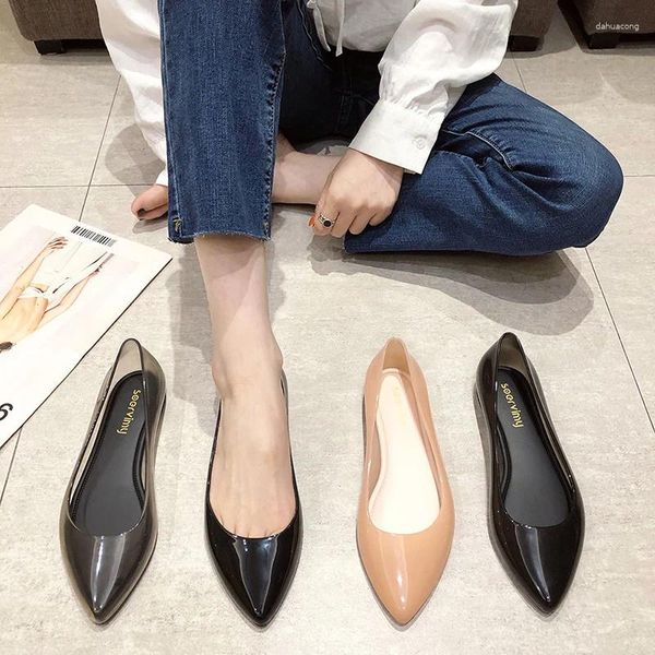 Sapatos casuais 2024 único feminino apontado boca rasa salto plano sola macia sandálias coreano cor pura impermeável geléia transparente