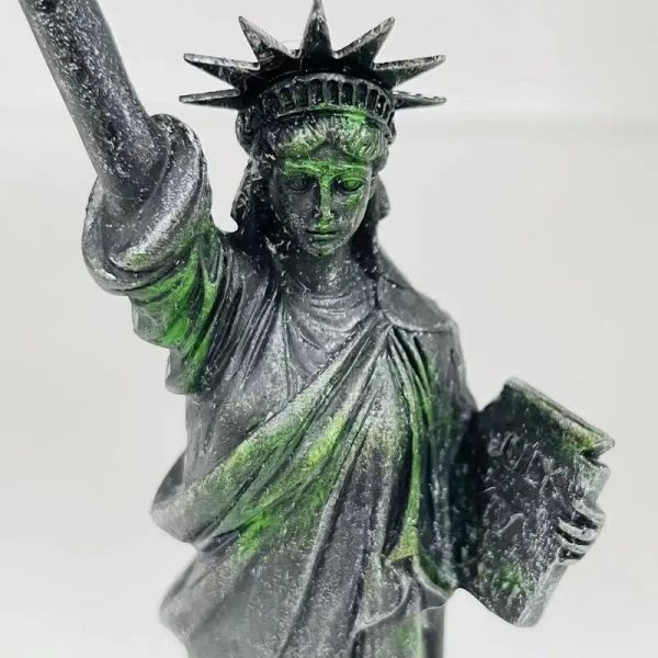 Esculturas Estátua da Liberdade Ornamento de resina colecionável de artesanato de construção mundialmente famoso Presente de liberdade iluminador em miniatura para escritórios domésticos