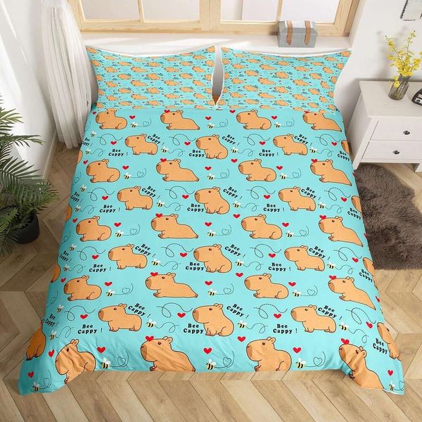 Set di biancheria da letto carino Capybara Copripiumino completo Kawaii Honey Bee, set da letto con animali dei cartoni animati Copripiumino con stampa cuore rosso amore