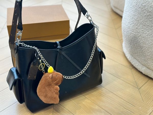24SS24 Дизайнерская сумка для одно плечо плюшевая подвесная цепь кожаная наплечника ленивый стиль боковой карманный кошелек роскошная мама сумка 29 * 24 см.