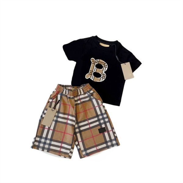 maglietta per bambini vestiti per bambini set per bambini ragazzi designer set 1-15 anni ragazza ragazzo maglietta di lusso pantaloncini estivi Manica con lettere tag Classico nero bianco A10