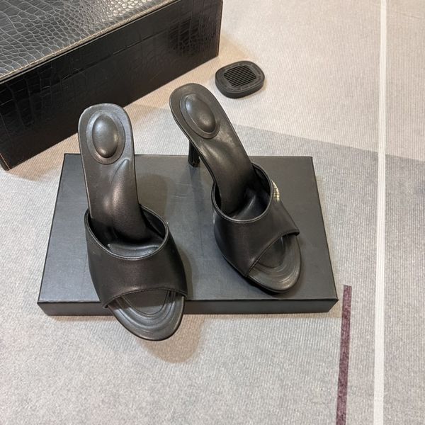 Marca de verão mulher designer sandálias luxo sapatos de salto alto couro patente aberto toe mules slide chinelo deslizamento