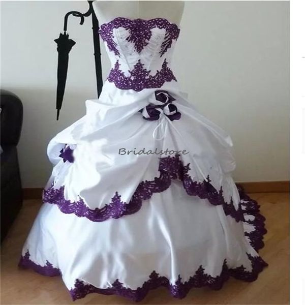 Wunderschöne lila Gothic-Brautkleider mit 3D-Blumen, sexy trägerlose Perlenapplikationen, Spitze, Rüschen, Brautkleider, Korsett-Brautkleid, mittelalterliche Fantasy-Robe Mariage