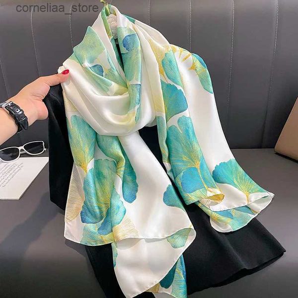 Bandanas Durag Lenços Design Cetim Seda Xale Hijab Cachecol Mulheres Moda Verão Protetor Solar Praia Roubou Wraps Bufanda Feminino Lenço Echarpe Novo Y240325