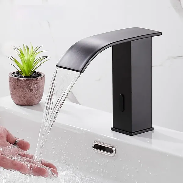 Rubinetti per lavandino del bagno Rubinetto con sensore automatico a cascata nera Rubinetto a infrarossi singolo e freddo intelligente interamente in rame per uso domestico