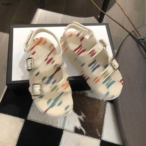 Marca sandálias de bebê colorido bordado design crianças sapatos custo preço tamanho 21-35 incluindo caixa verão resistente ao desgaste chinelos criança 24mar