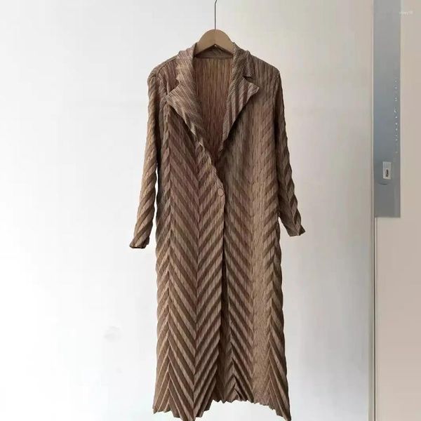 Damen Trenchcoats Miyake Original Mantel Lässige Mode Elegant Plissee Frühling Herbst Wildcard Langärmeliger Mantel Einfarbig Weiblich