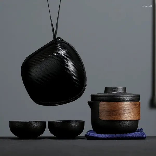Conjuntos de chá de cerâmica conjunto de chá de viagem um pote dois copos ao ar livre copo rápido saco de armazenamento portátil chinês porcelana terno personalizado beleza
