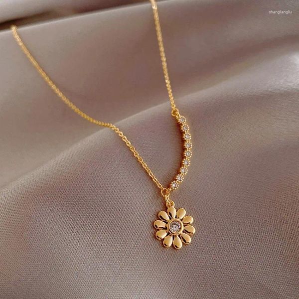 Kolye Kolyeleri Minar Tatlı Rhinestone Metalik Papatya Çiçeği Kadınlar İçin 14K Gerçek Altın Kaplama Bakır Asimetrik Zincir Chokers