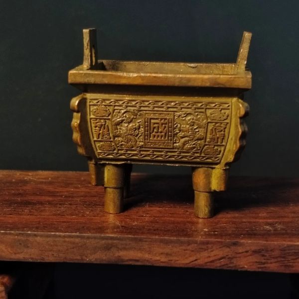 Monopés mesa de incenso assento de incenso de metal queimador de incenso rack chinês latão quadrúpede tripé quadrado queimador de incenso coleção antiga f