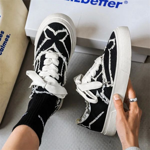 Schuhe Männer Schuhpaar Board Schuh Neue handgefertigte Rough Edge kleine florale klassische Leinwand Schuhdesigner Sneaker Männer vulkanisieren Schuh Zapatos