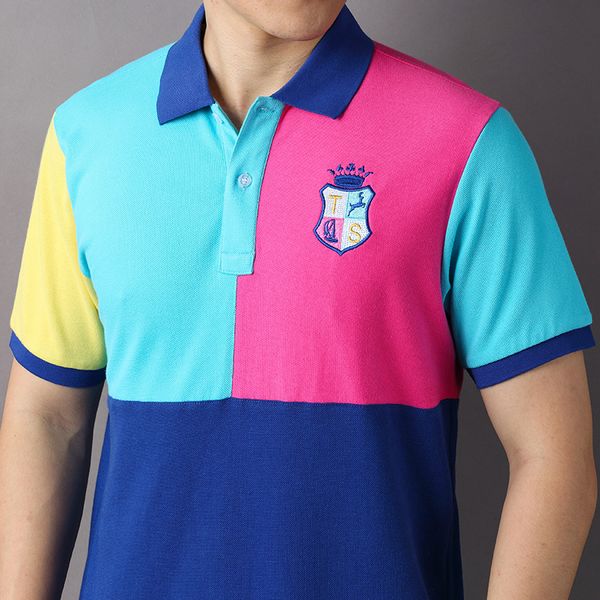 Camisa polo de algodão puro com gola virada para baixo, novo estilo de verão para estreia masculina, padrão de bordado moderno mostra individualidade e confiança