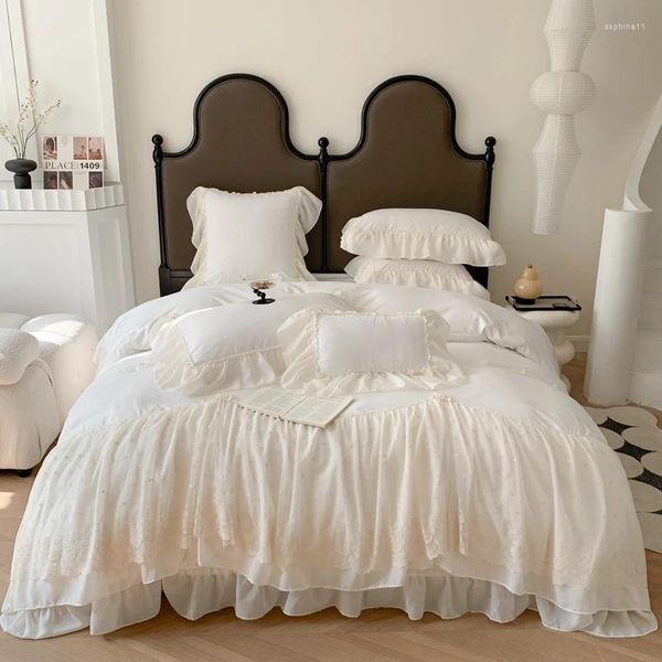 Conjuntos de cama Branco Princesa Casamento Conjunto Chiffon Lace Bordado Home Têxtil Cor Sólida Ruffles Duveta Capa Cama Folha Fronhas