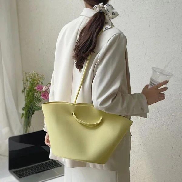 Borse da sera 2024 Moda donna Design unico Borsa a conchiglia concisa Borsa a spalla di grande capacità Shopping per ufficio quotidiano