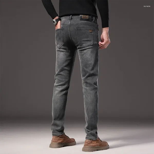 Herrenjeans 2024 Hochwertige Frühlingsmode Licht Luxus Straight Fit Elastische lässige grau gewaschene Denimhose