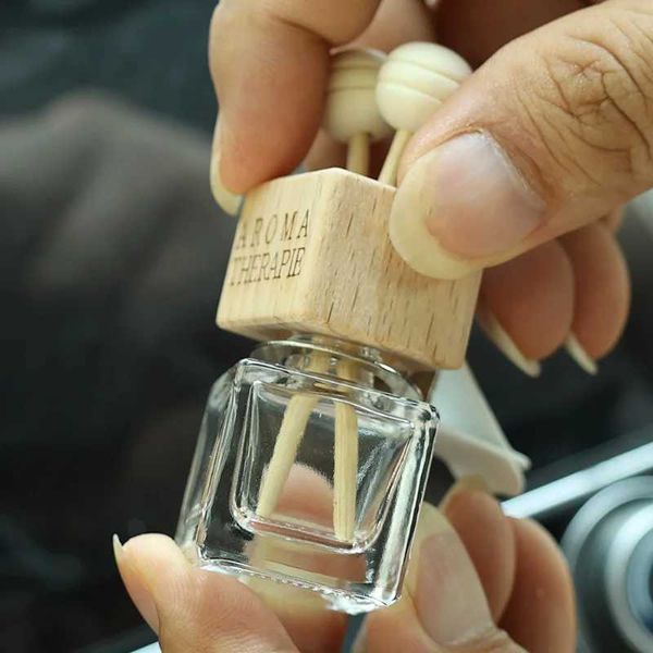 Deodorante per auto Ventilazione per automobili Bottiglia di profumo Deodorante per ambienti Vaso di vetro Uscita diffusore di fiamma Decorazione per aromaterapia 24323