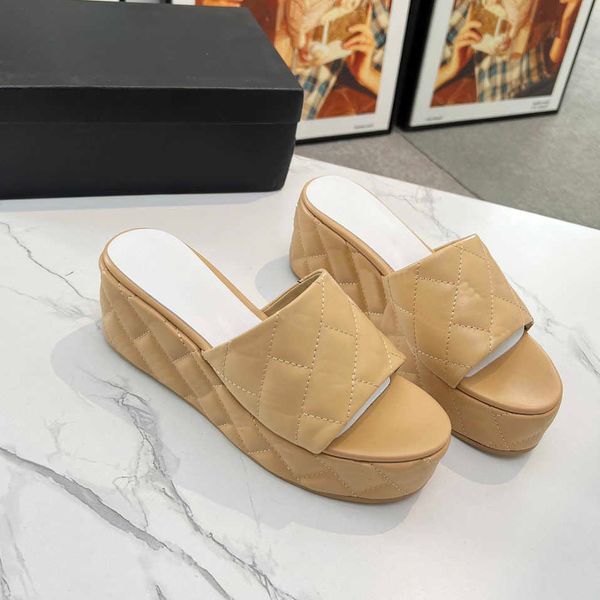 Klassische Designer Damen Sandalen Herren Hausschuhe Sommer Slide Flip Flops Luxus flache dicke Unterseite bestickt bedrucktes Leder Damen Kleid Schuhe 240315