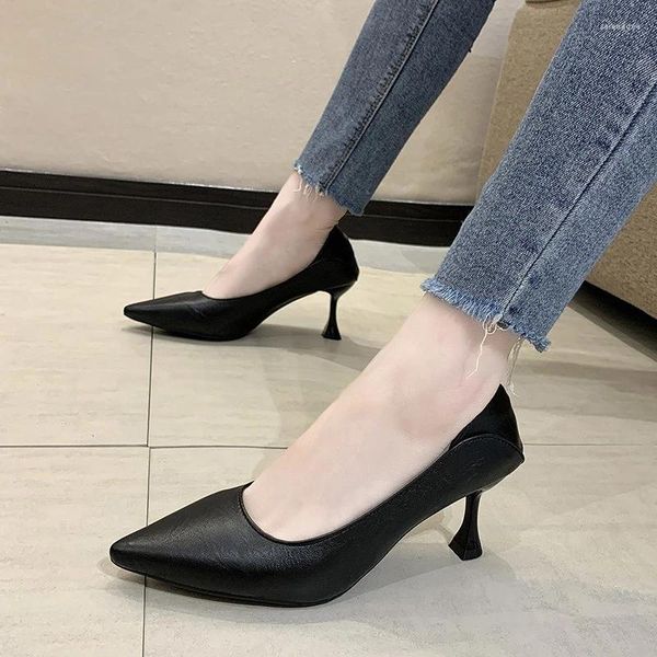 Kleiderschuhe 2024 weibliche Basis der Frauen High Heels Qualität Pumps Frauen solide flache Spike Dünne Slip-on Damen