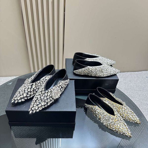 2024 Inizio primavera nuova moda in vera pelle completa due indossa tacco a punta fondo piatto cristallo diamante donna un passo calpestare scarpe singole