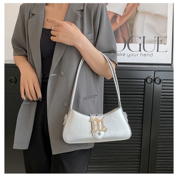 boa bolsa de designer Pequena bolsa feminina minimalista francesa nova bolsa de ombro único super quente e moderna, cor sólida versátil bolsa crossbody nas axilas