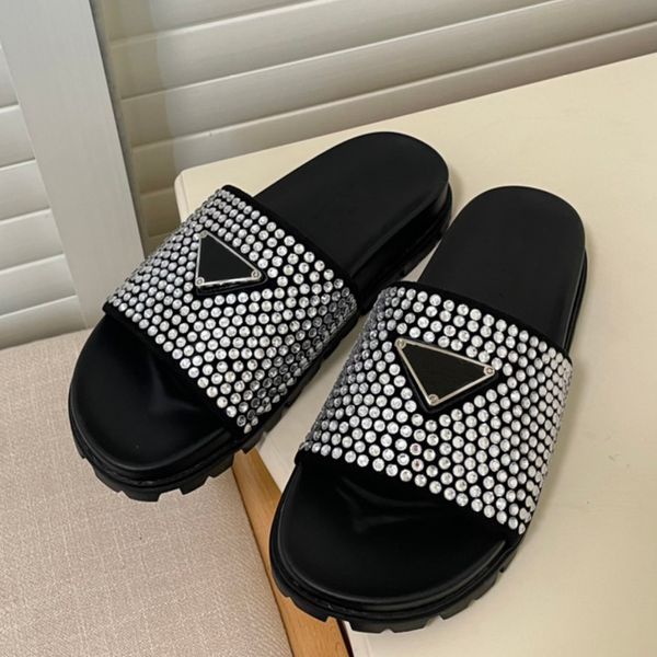 Дизайнерская обувь женская роскошная обувь женщин летние тапочки Черно -белый цвет стильный, удобный и универсальный, с хрустальным украшением металлического треугольника