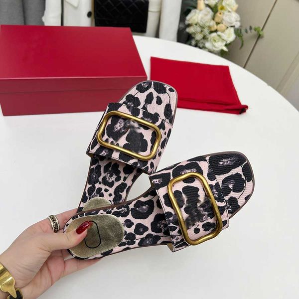 Pantofola sandalo Pantofole firmate di lusso da donna Spiaggia poco profonda per il tempo libero Set completo di accessori Pantofole estive da donna per donna Sandali leopardati 35-43