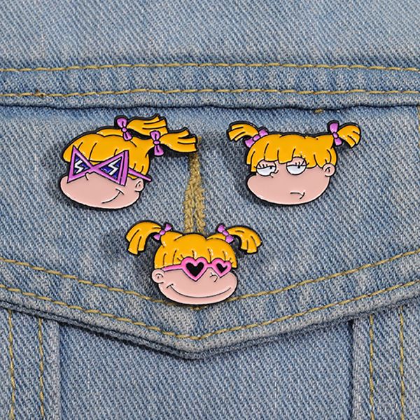 Yaramaz havalı kız emaye pimleri özel sarı saçlı kız broşlar yaka rozetleri karikatür arkadaşlar için komik mücevher hediyesi