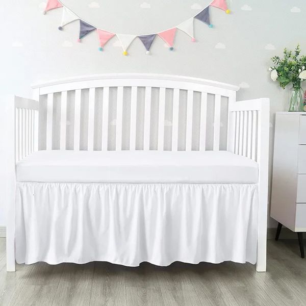 Saia de cama de berço bem feita, mais vendida, adicione lençóis brancos -4 lados, babados plissados para bebês, meninos, meninas, colcha de berçário 240314