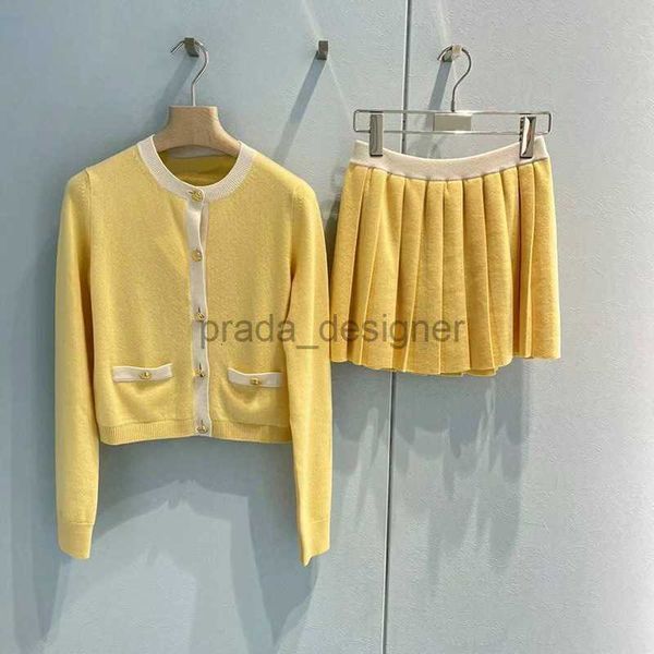 Designer-Damen-Zweiteiler-Kleid, Frühherbst, neuer Miui-Rundhals-Strickpullover für Damen, vielseitiger und süßer Pullover, kleine duftende Jacke, Strickjacke, Wolloberteil