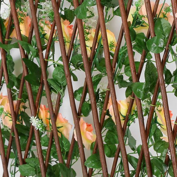 Cerca de madeira com flores artificiais, folhas, decoração de jardim, treliça expansível, tela de privacidade, cerca retrátil