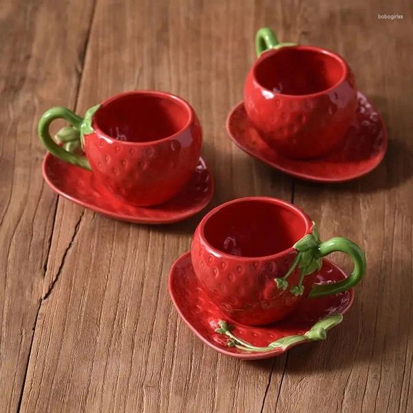 Tazze Leggere Di Lusso Moda Tazza Da Caffè In Ceramica Dipinta A Mano A Forma Di Fragola E Piattino Set Regalo Boutique Forniture Da Cucina