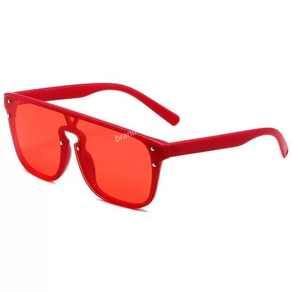 Пара дизайнерские солнцезащитные очки для женщин солнце