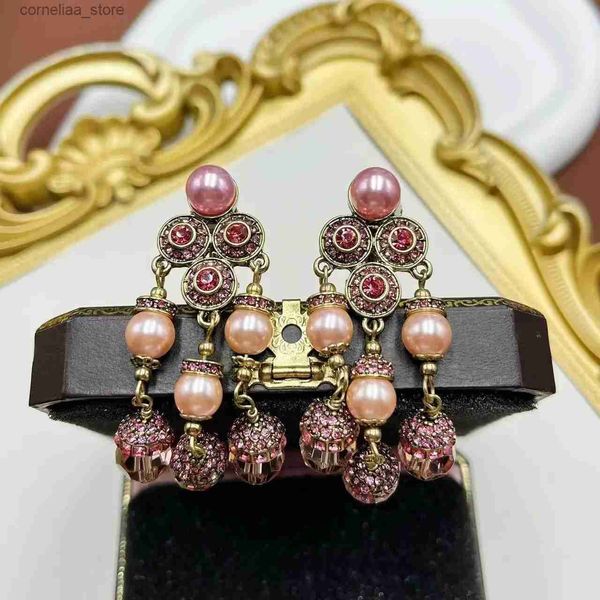 Ear Cuff Ear Cuff Nappa Perle di cristallo di vetro con dolci e carini pull down ragazze sogno moda tappi per le orecchie rosa Y240326