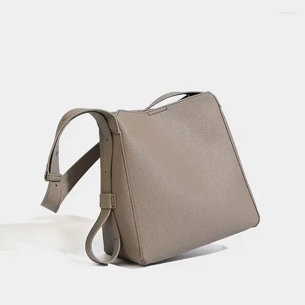 Bolsas de ombro 2024 nicho designer luxo retro balde saco requintado e versátil cesta vegetal bolsa high-end casual