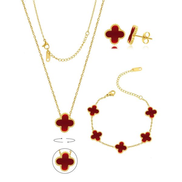 Collana con set di mobili in legno di lusso per esposizione di gioielli